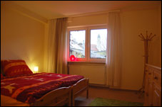 Schlafzimmer mit Blick auf die Stiftskirche / Bedroom with View on the Collegiate Church